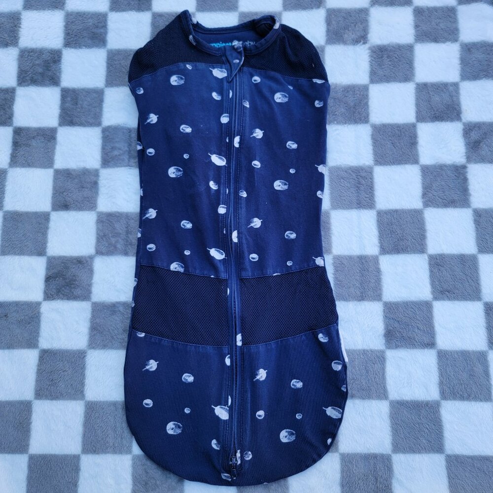 Happiest Baby Blue Organic Cotton Space Velcro & Zip Swaddle Size 2-4m